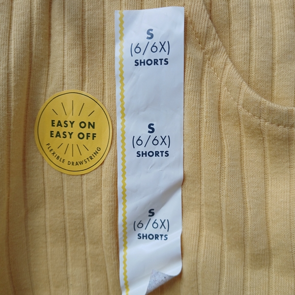 Cat & Jack Light Yellow Ribbed Shorts - Picture 3 of 4